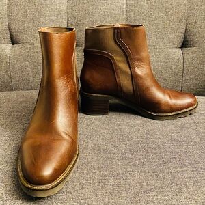 Crown Vintage Maiy 2 Trendy Short Boot (very gently worn) scuff free!